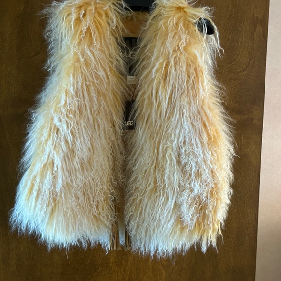 Ugg Australia Soft Pearl Beige Tibetan Mongolian Lamb Fur Vest in size XS/S, New - Picture 8 of 10